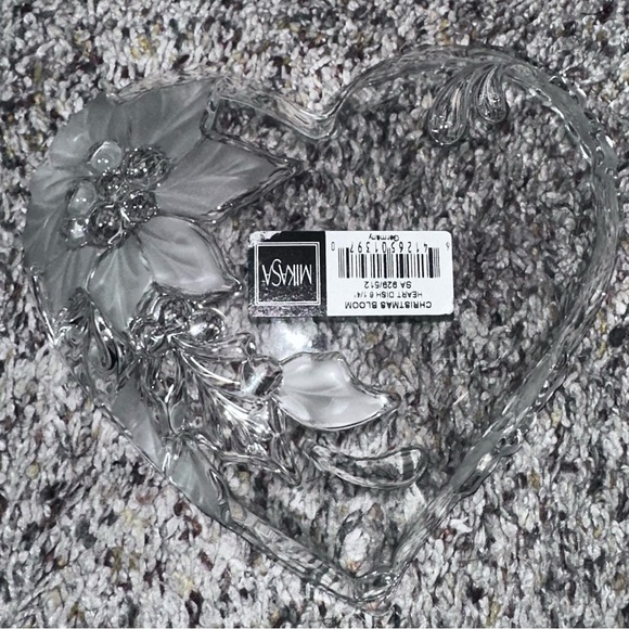 Mikasa “Christmas Bloom” Heart Crystal Dish - Picture 3 of 8